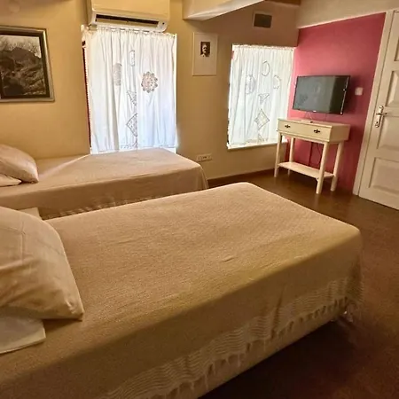 Chez Nebahat Boutique Ayvalı